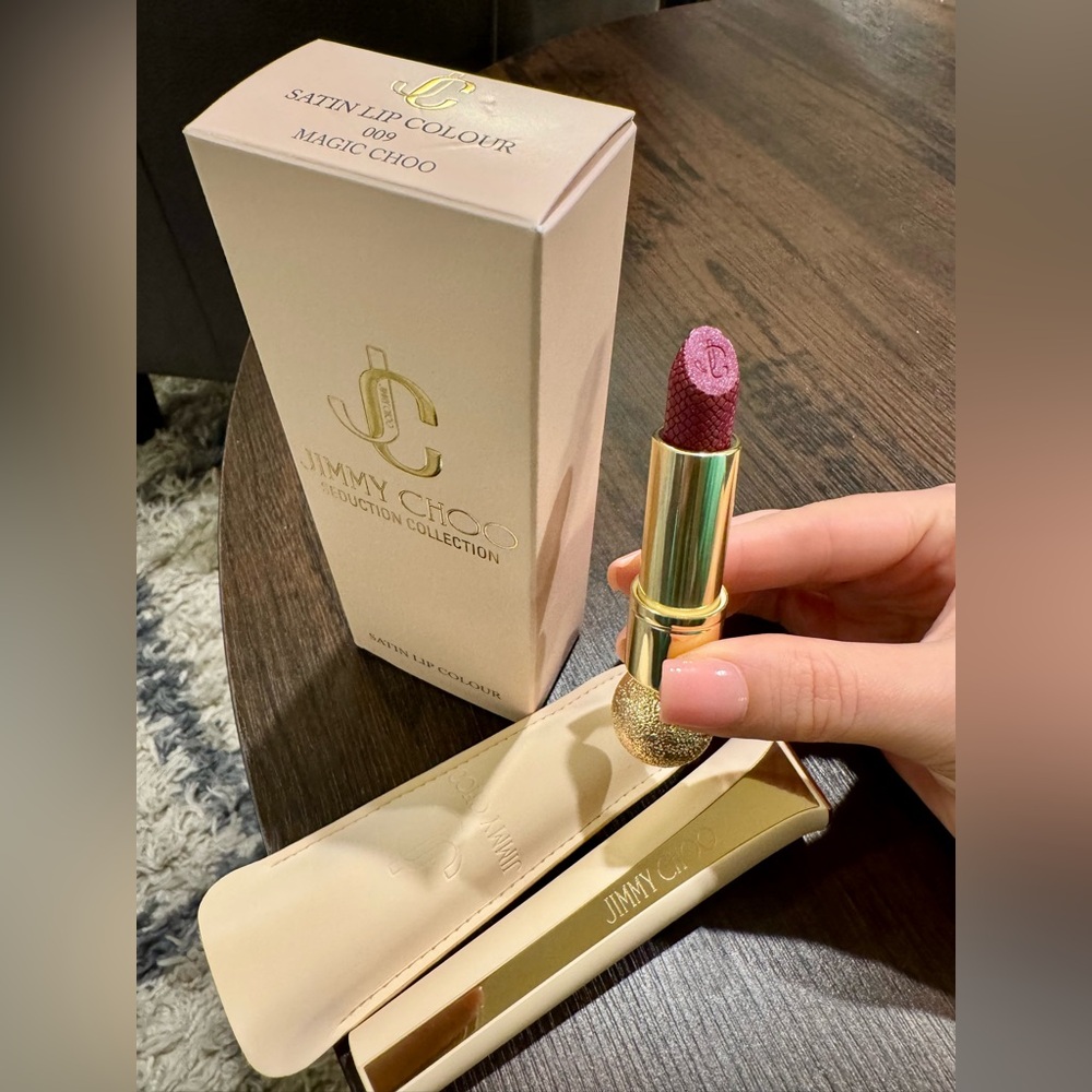 Jimmy Choo Seduction Collection Satin Lip Colour- 009 
Magic Choo